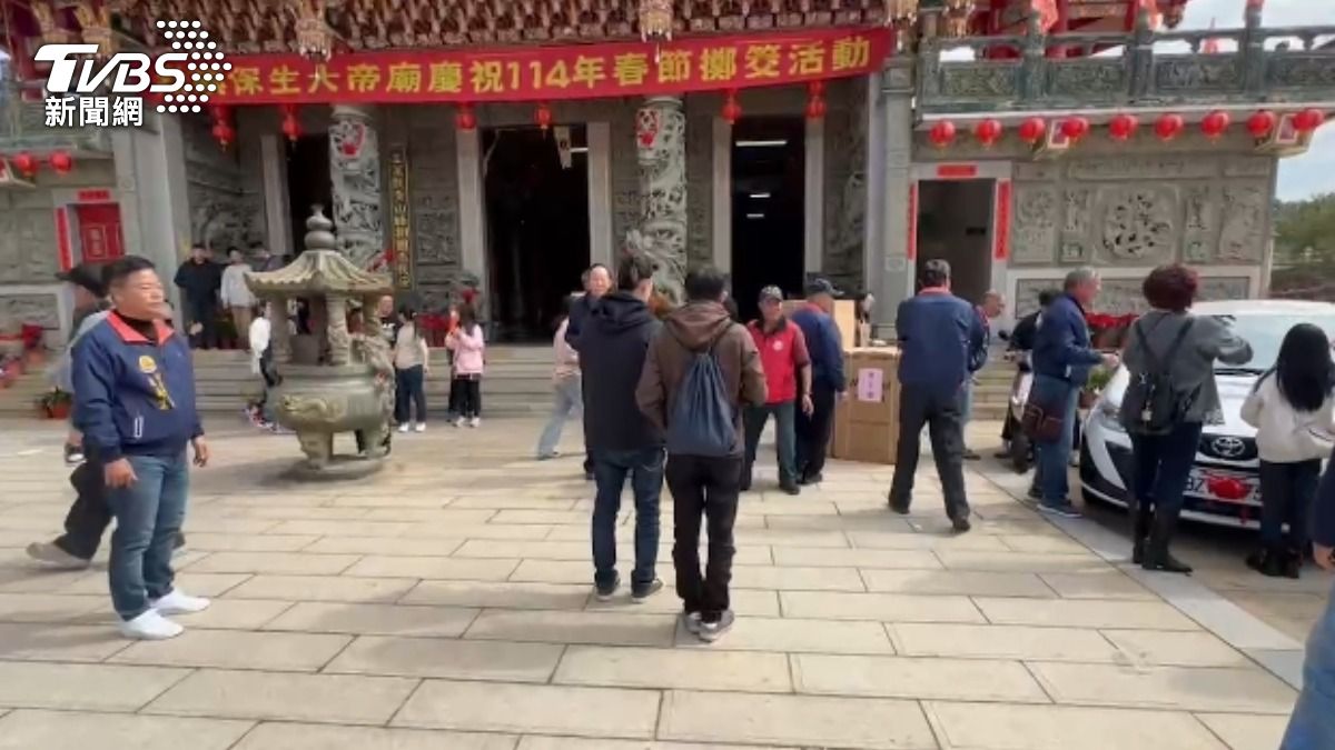 金門保生大帝廟春節活動吸引大批民眾參與。（圖／TVBS）