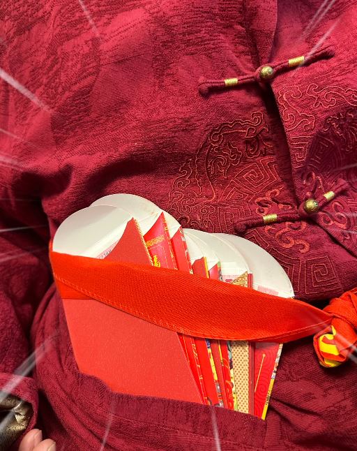 趙麗穎開心收爺爺紅包。（圖／翻攝自趙麗穎微博）