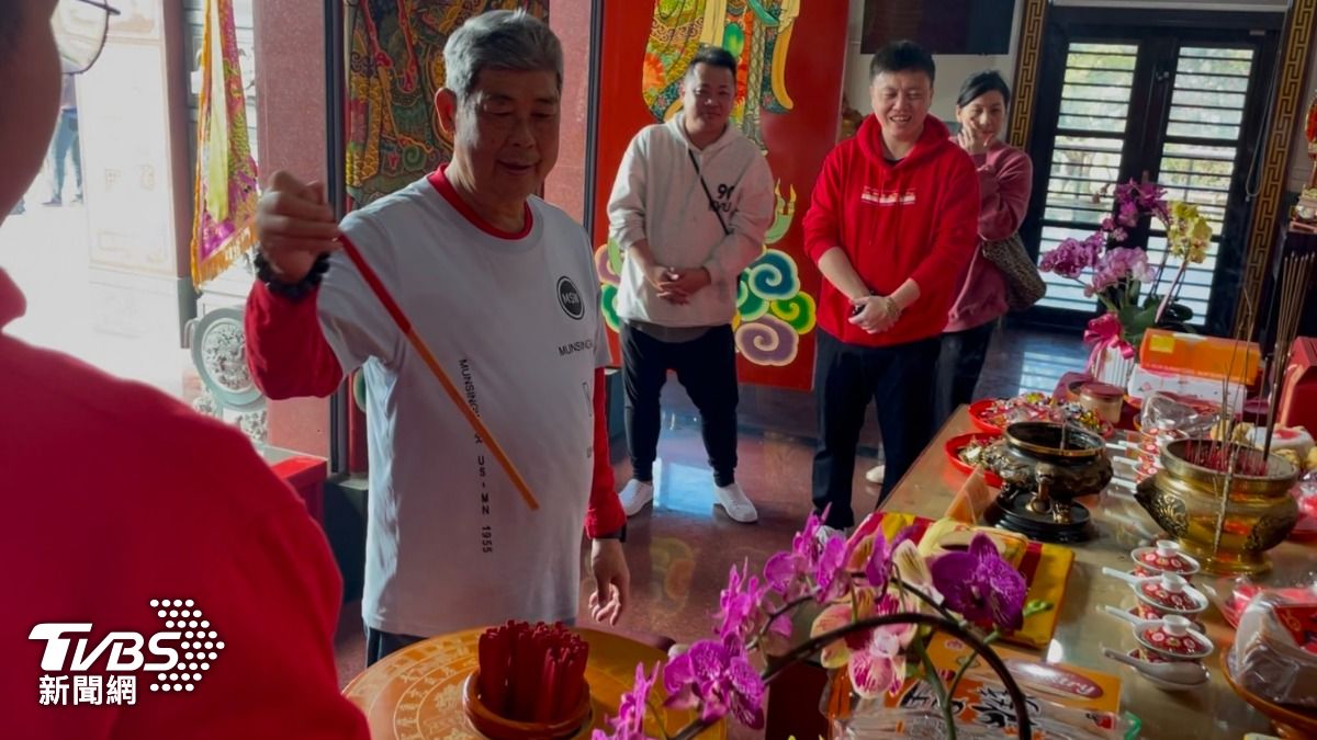 高雄阿蓮天聖宮，大年初四也抽出乙巳年國運籤。（圖／TVBS）