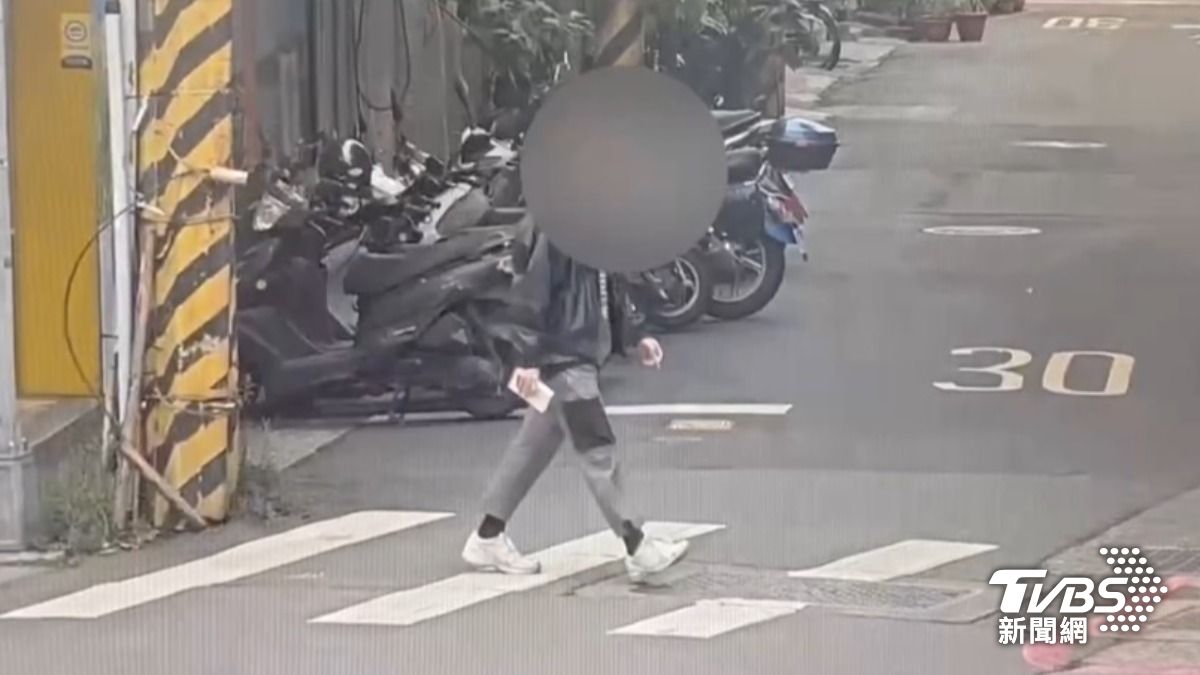 嫌犯前往面交畫面。（圖／TVBS）