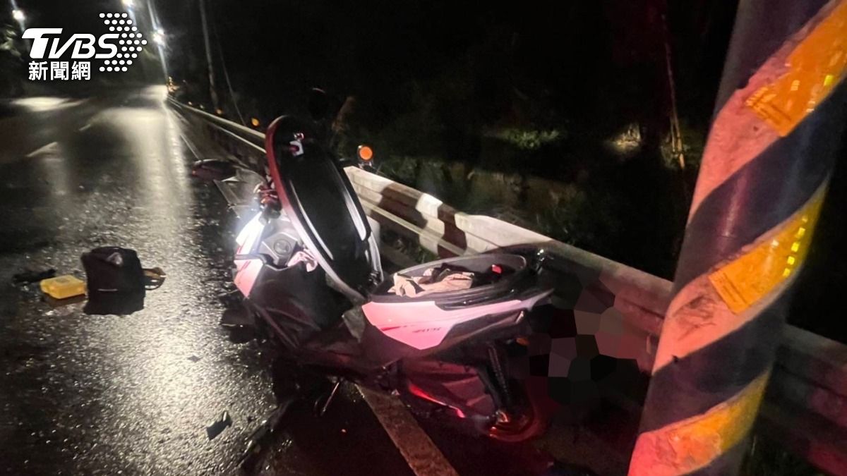 李男因不明原因自摔。（圖／TVBS）