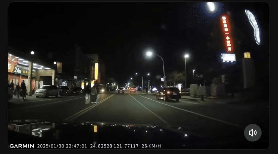 宜蘭轎車禮讓行人通行，機車閃避不及。（圖／翻攝自threads＠shark.msport）