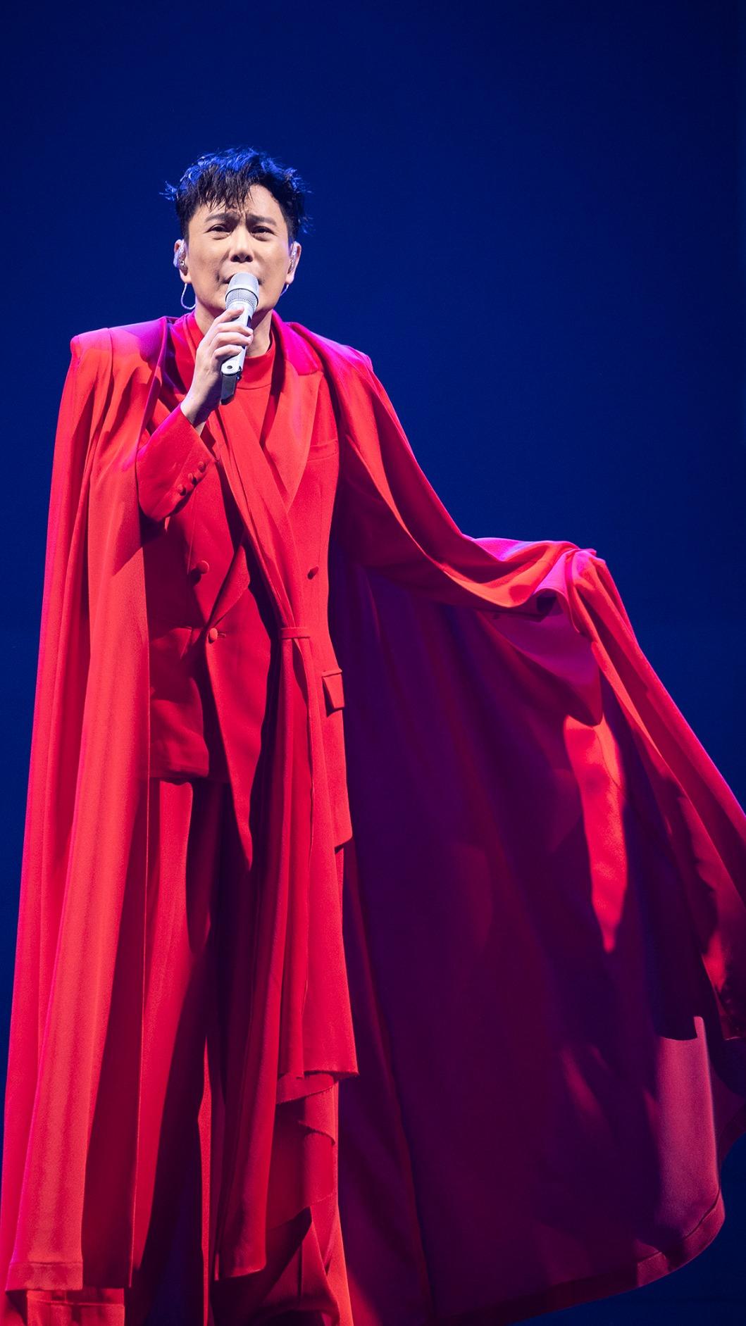 張信哲親簽100份紅包袋。（圖／潮水提供）