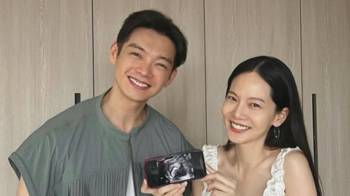 曾之喬（右）升格當媽媽啦。（圖／翻攝自臉書）