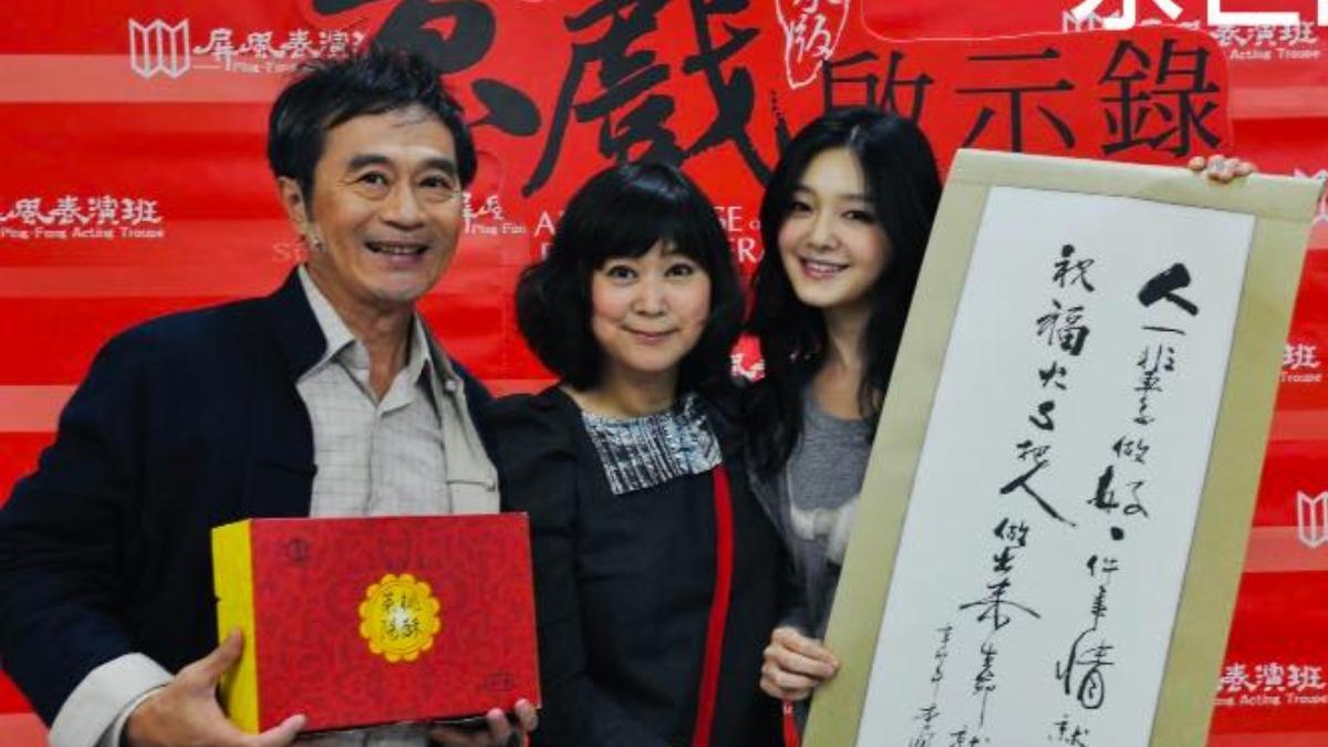 王月（中）不捨大S（右）離世。（圖／翻攝自王月臉書）