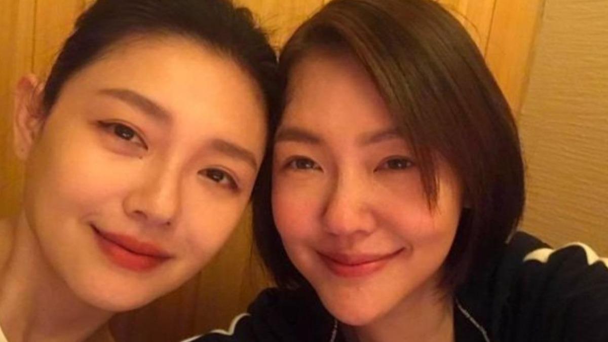 大S和妹妹小S組團「徐氏姐妹S.O.S」出道，留下許多經典作品。（圖／翻攝自微博）