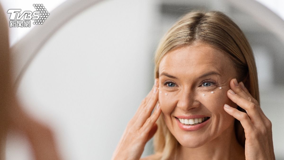 研究中有54％的人認為「照顧好自己的身心是40歲後最重要的任務」。（示意圖／達志影像shutterstock）