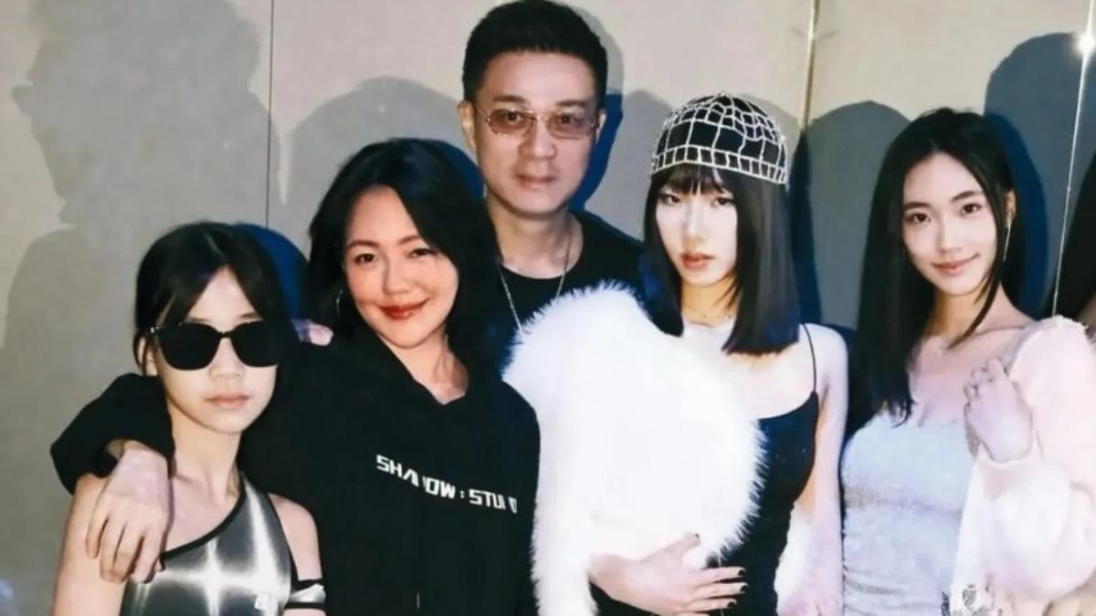 小S育有3個女兒，卻有網友挖出命理師曾斷言她命終有4女1子。（圖／翻攝自小S臉書）