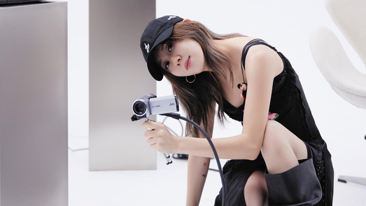 白安希望可以把粉絲拍的醜照留在去年。（圖／相信音樂提供）