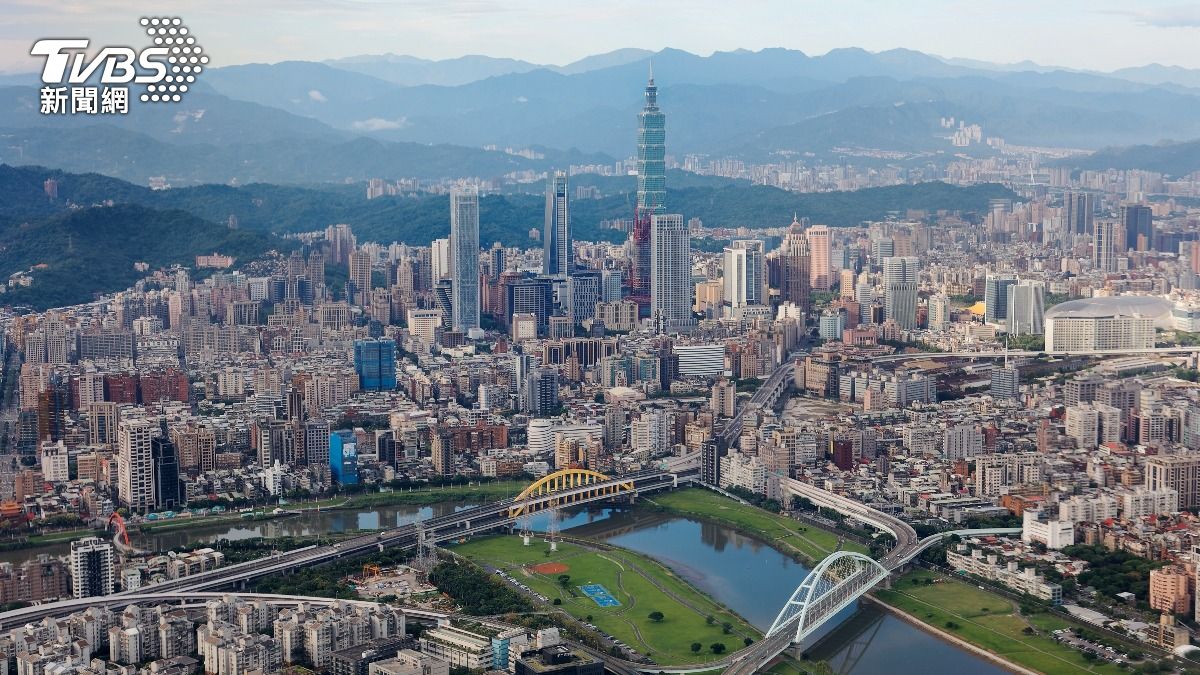 Taipei residents’ debt to drop by 2025 (Shutterstock) Real estate boom cuts Taipei residents’ debt to NT$26K each