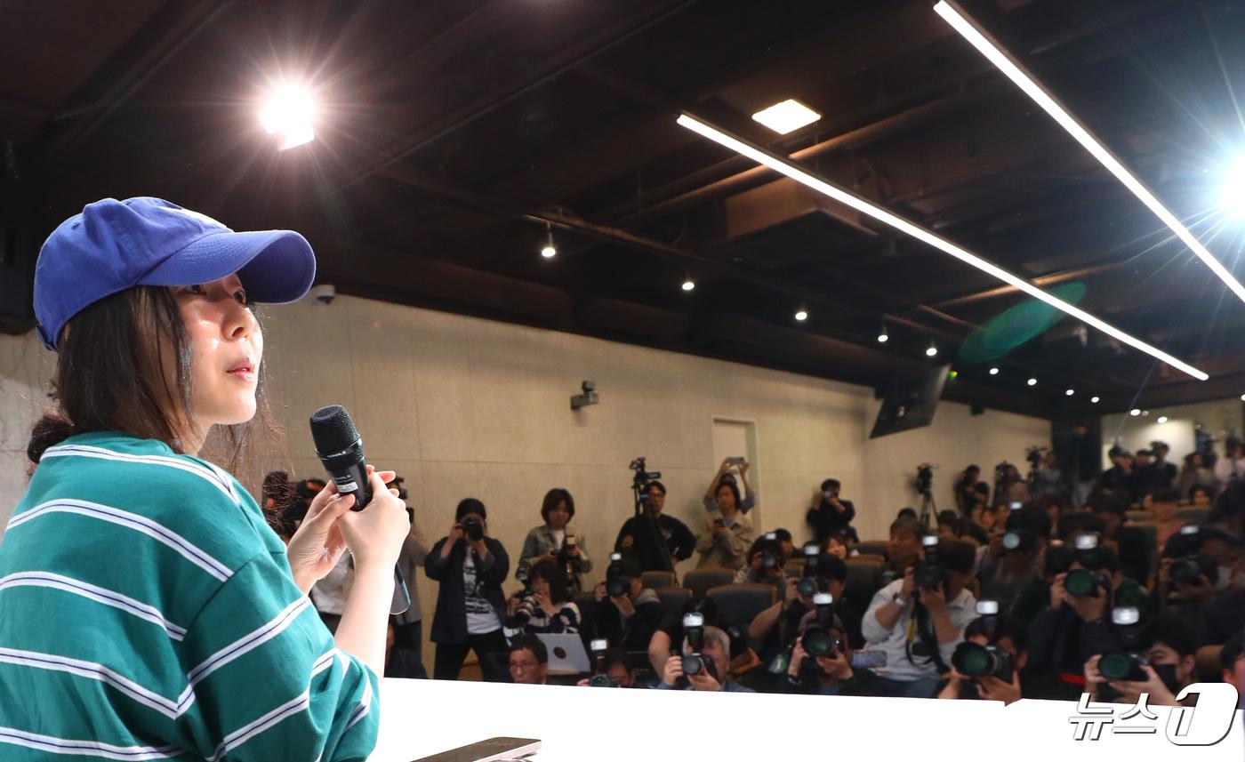 閔熙珍去年4月召開記者會。（圖／news1提供）