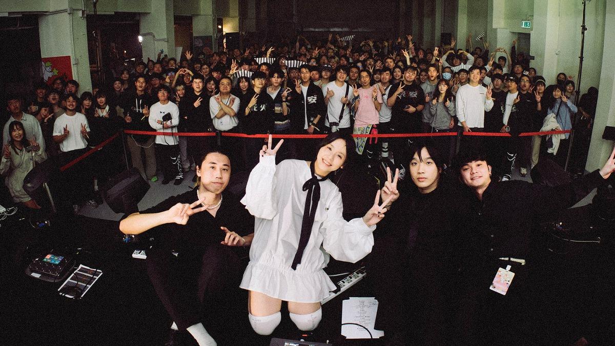 163braces在屠宰場改建的Live House演出，直呼很特別。（圖／形上娛樂提供）