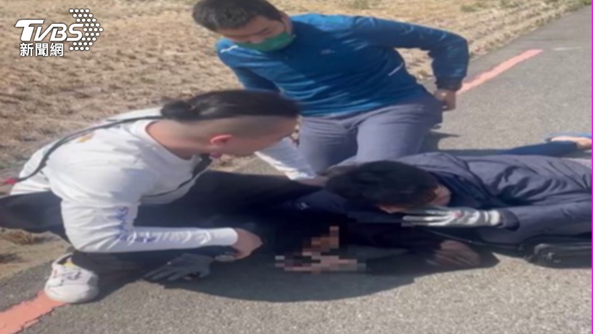 葉男狼狽遭逮。（圖／TVBS）