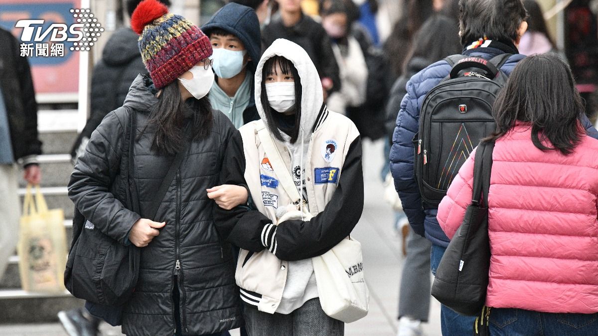 寒流肆虐、天冷容易引起的頭痛症狀要「用對方式舒緩」。（圖／胡瑞麒攝）