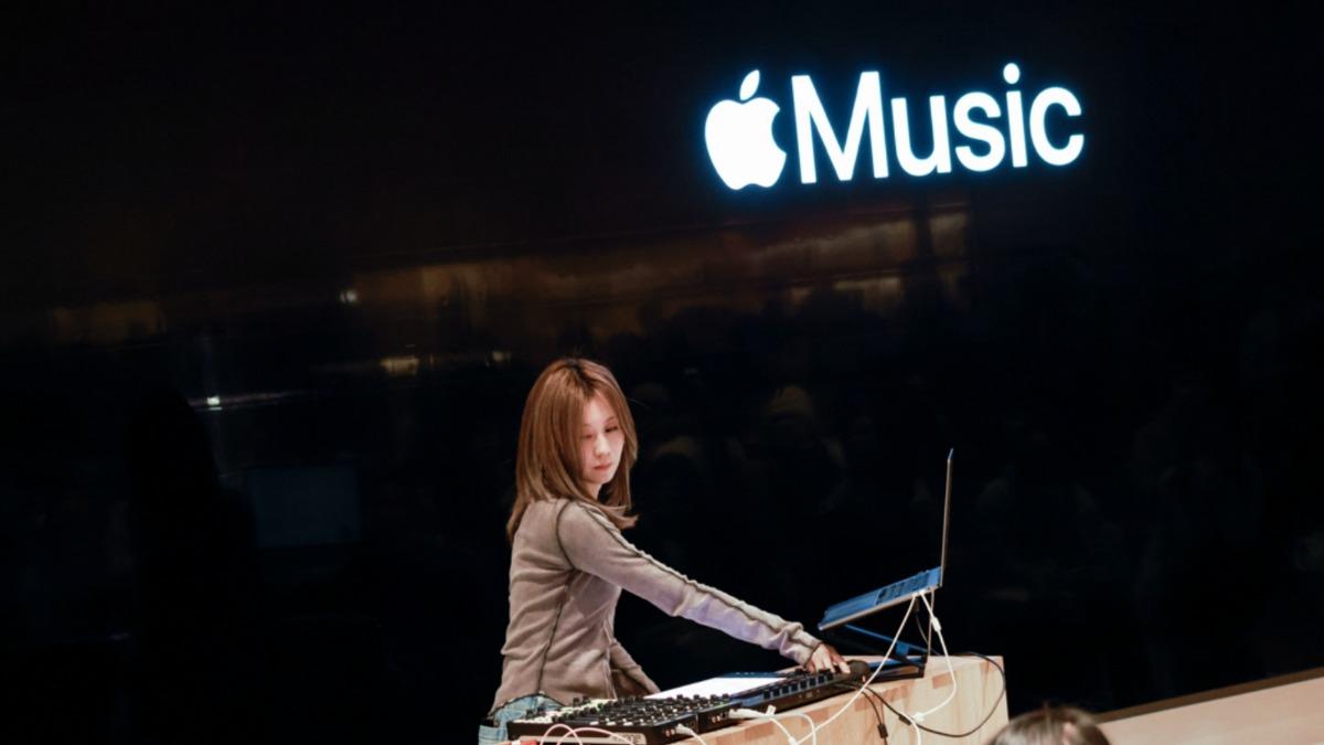 白安展現音樂才華。（圖／相信音樂提供）