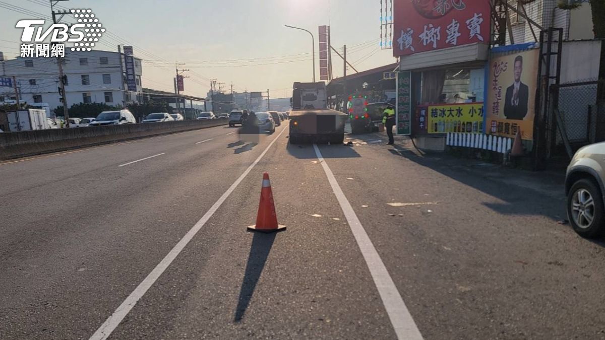 台中市大肚區今（10）日清晨7時8分發生一起死亡車禍。（圖／TVBS）