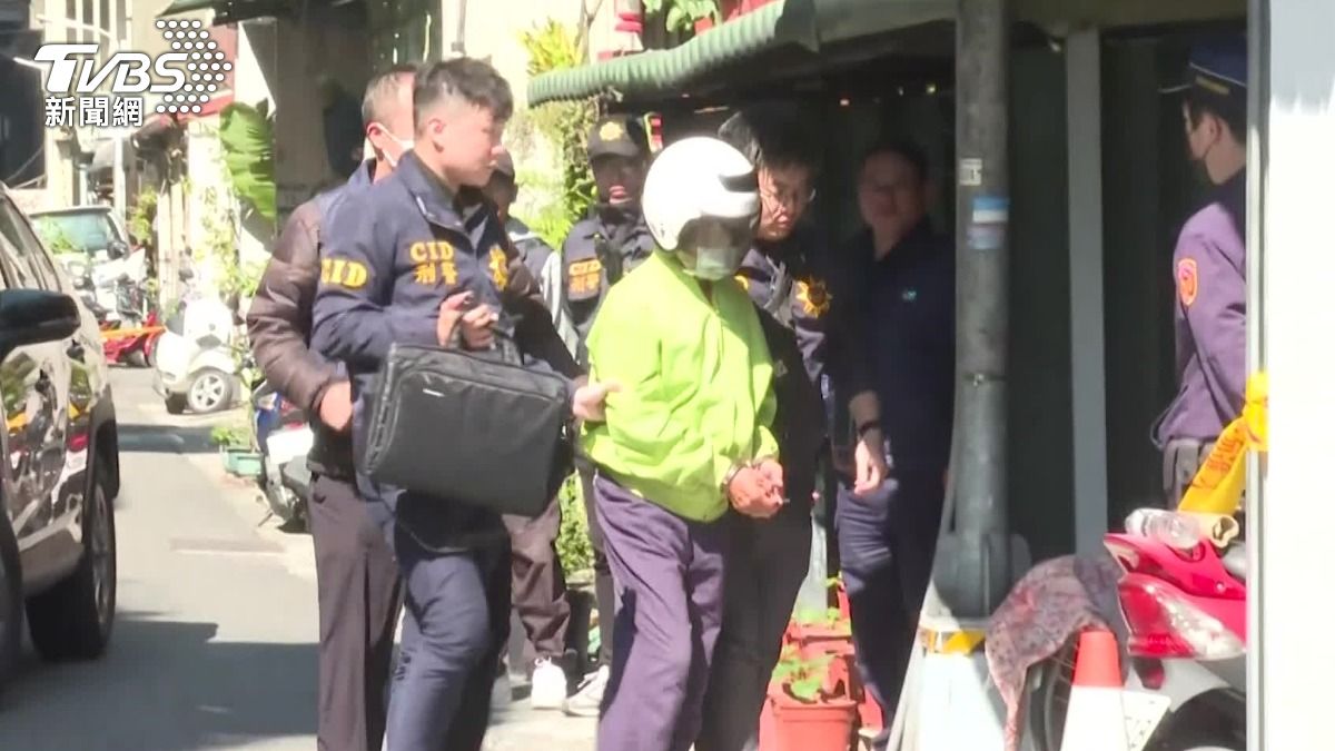 張姓兇嫌在警方戒護中返回家中。（圖／TVBS資料照）