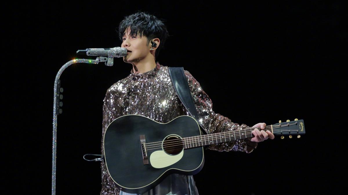 李榮浩擔任《一起樂隊吧》導師，相當照顧李晉瑋。（圖／翻攝自李榮浩微博）