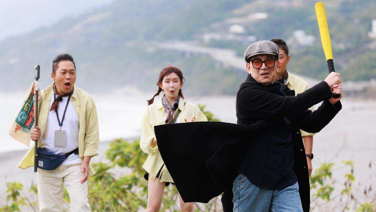 高捷（右）完成和郭泓志一起打棒球的心願。（圖／好看娛樂提供）