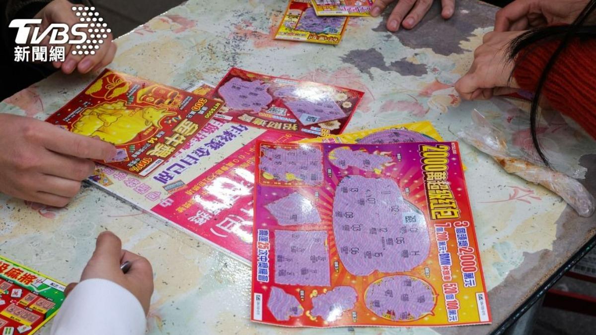許多民眾在過年期間喜歡刮刮樂試手氣，不料卻出現新興詐騙手法。（示意圖／TVBS資料畫面）