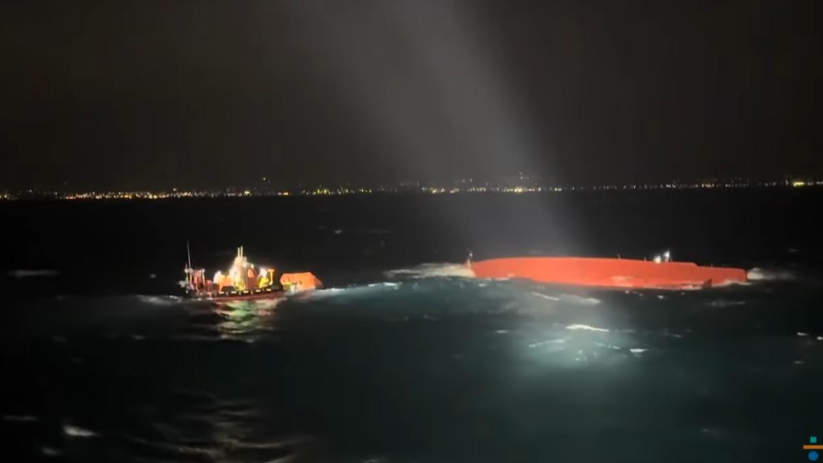 濟州島海域發生翻船事故，目前僅有5人獲救。（圖／翻攝自「한겨레 뉴스룸」YouTube頻道）