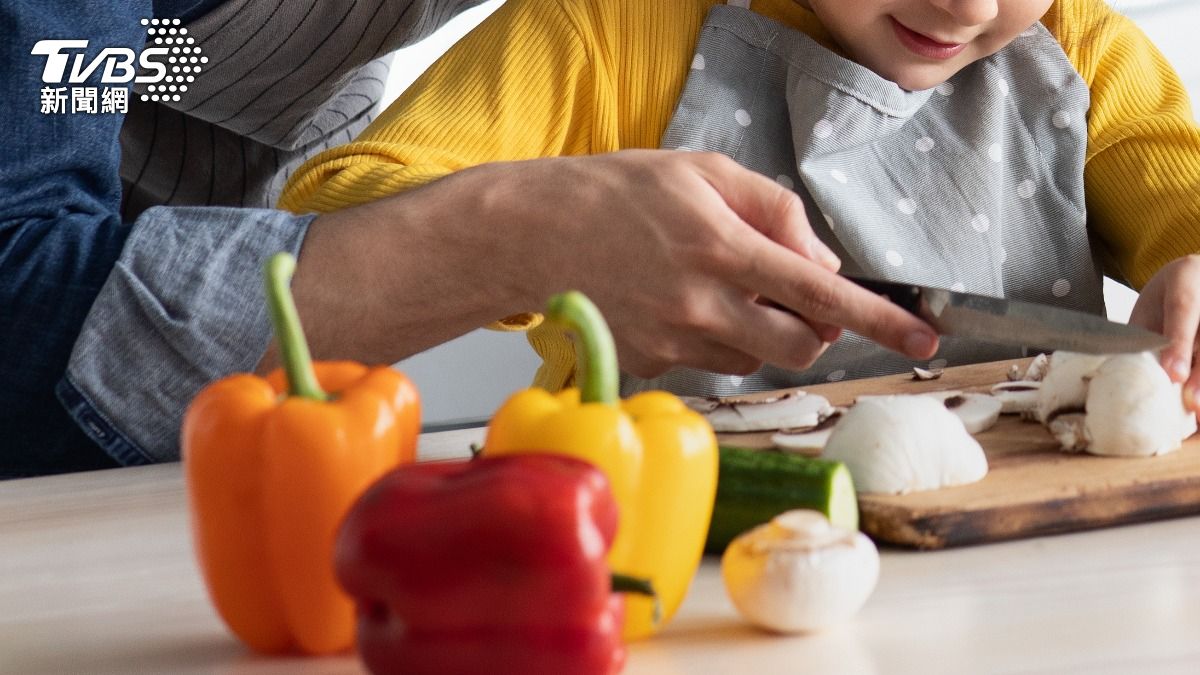 小兒科醫師示警4類食物盡量不要給小孩吃。（示意圖／Shutterstock達志影像）
