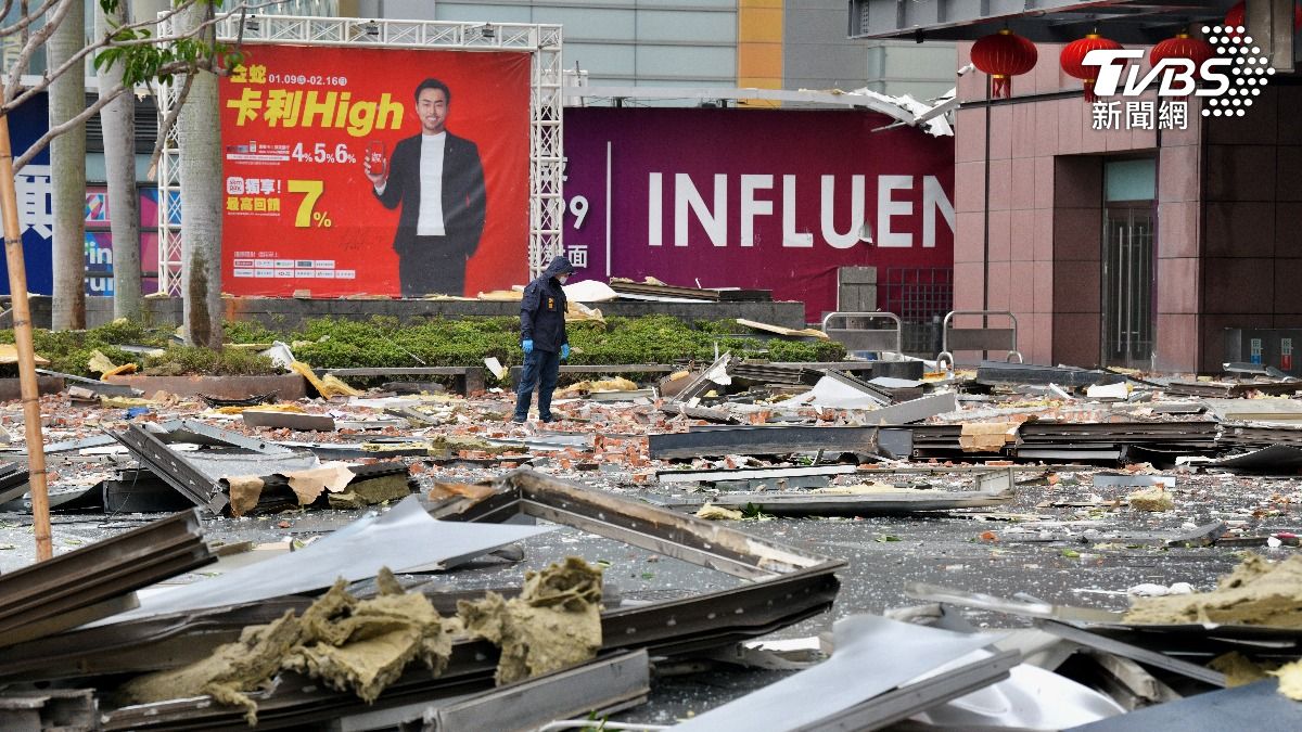 台中新光三越13日發生氣爆意外。（圖／胡瑞麒攝）