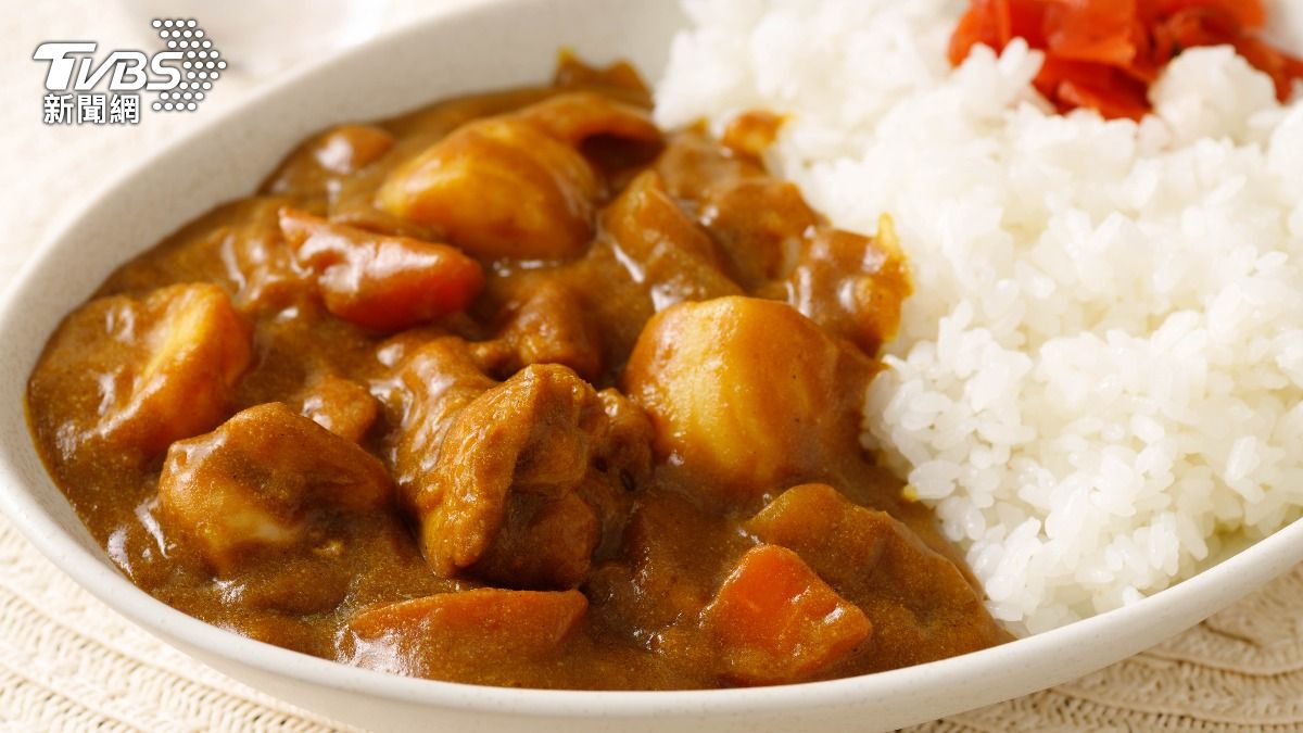 咖哩飯的醬料擺左右引發討論。（示意圖／shutterstock達志影像）