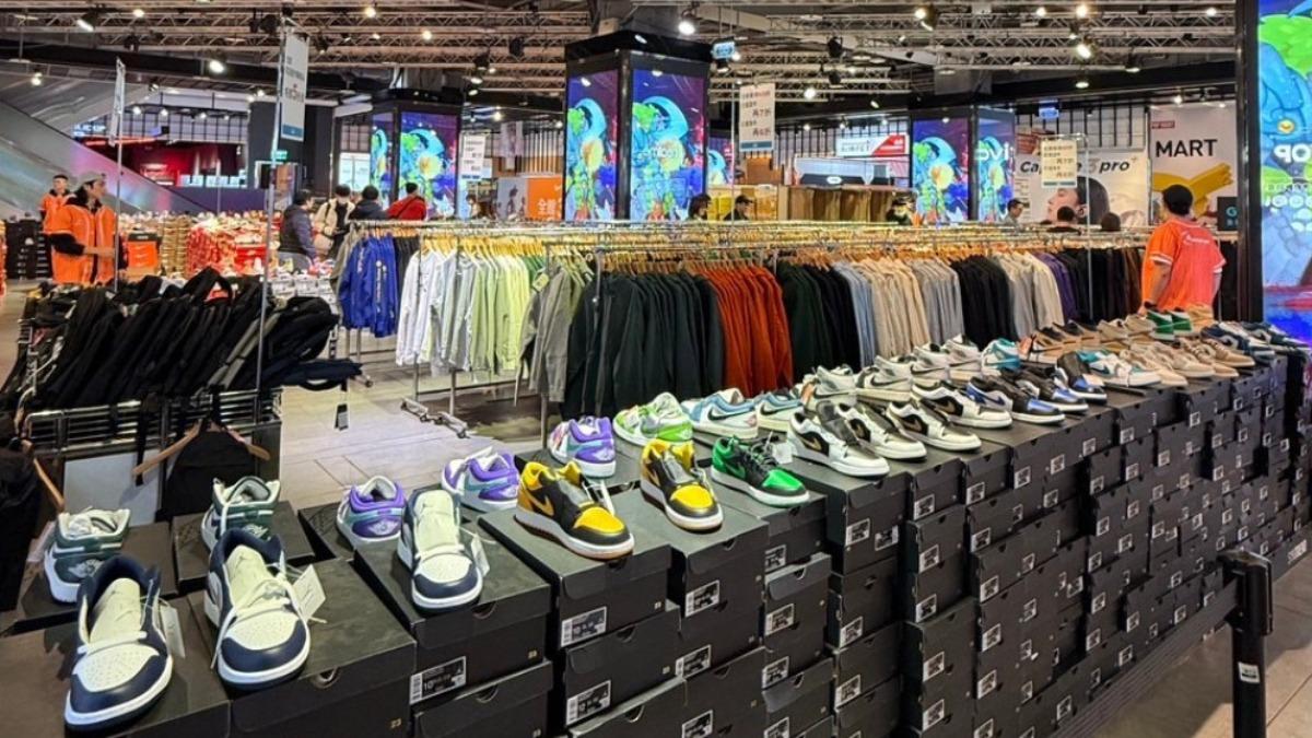 運動鞋、服飾及配件等都有折扣。（圖／翻攝自SYNTREND 三創生活園區臉書）