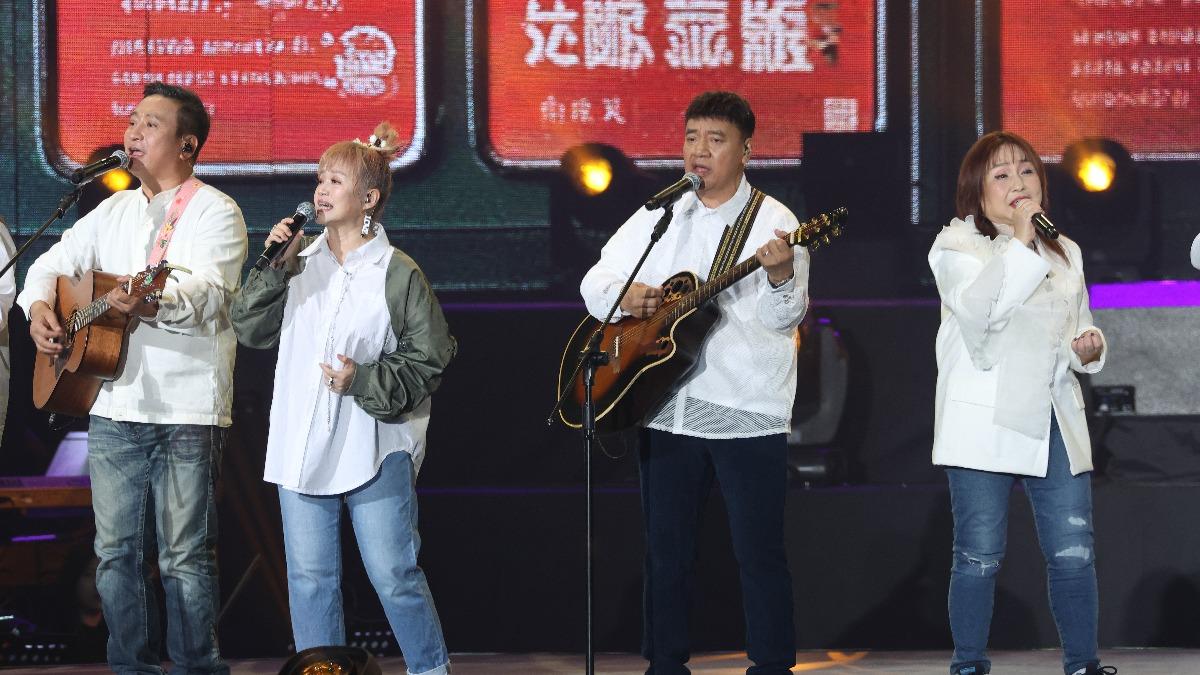 王中平（左起）、金智娟、施孝榮、鄭怡。（圖／寬宏藝術提供）