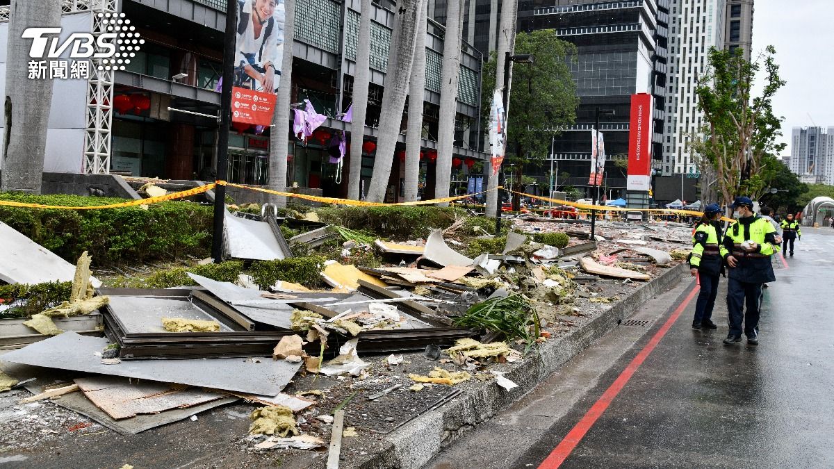 新光三越氣爆事件造成鄧姓一家人2死5傷。（圖／胡瑞麒攝）