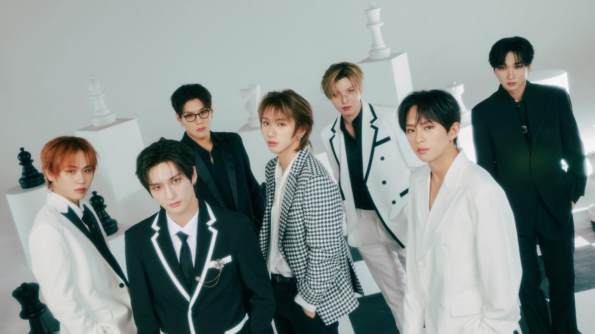 韓國超殺嘻哈男團DKB，GK E-CHAN（第一排左至右）、HARRY-JUNE、D1，JUNSEO（第二排左至右）、HEECHAN、YUKU。（圖／Brave Entertainment、FU En