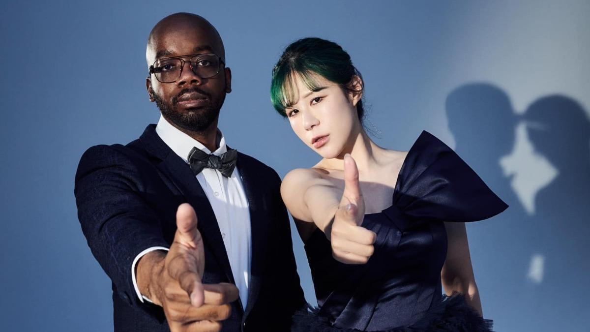 丹妮婊姐（右）和美籍老公黑豹結婚1年多，夫妻倆互動相當有趣。（圖／翻攝自丹妮婊姐星球臉書）