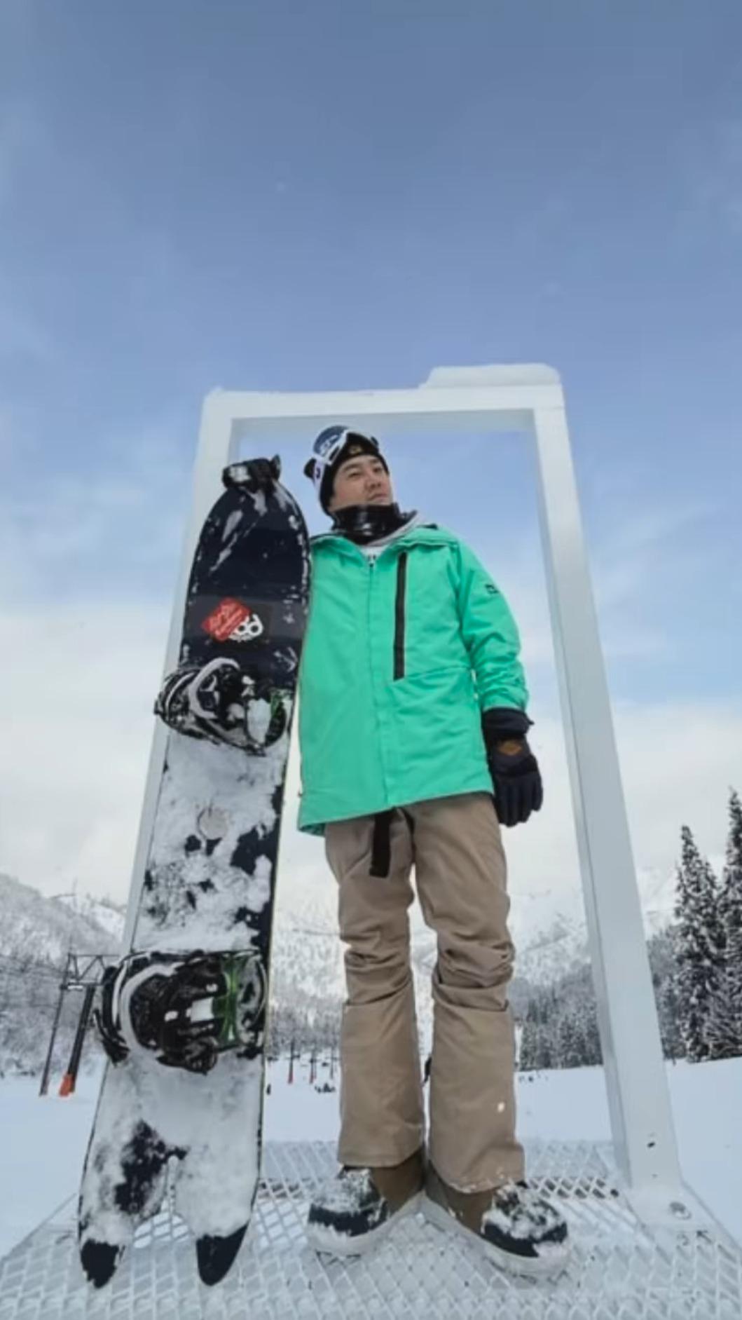 綠茶不久前曾出國旅遊滑雪。（圖／翻攝自綠茶臉書）