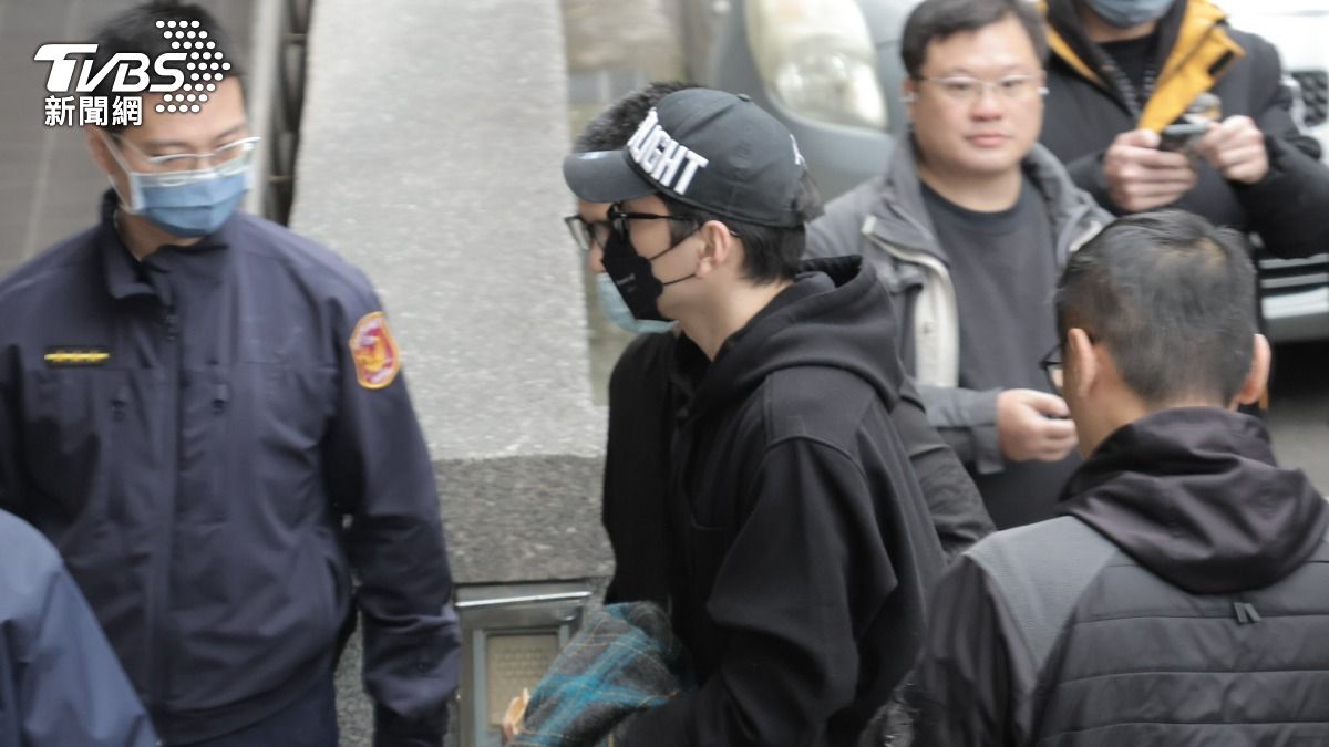 王大陸被移送至新北地檢署複訊。（圖／潘建樺攝）