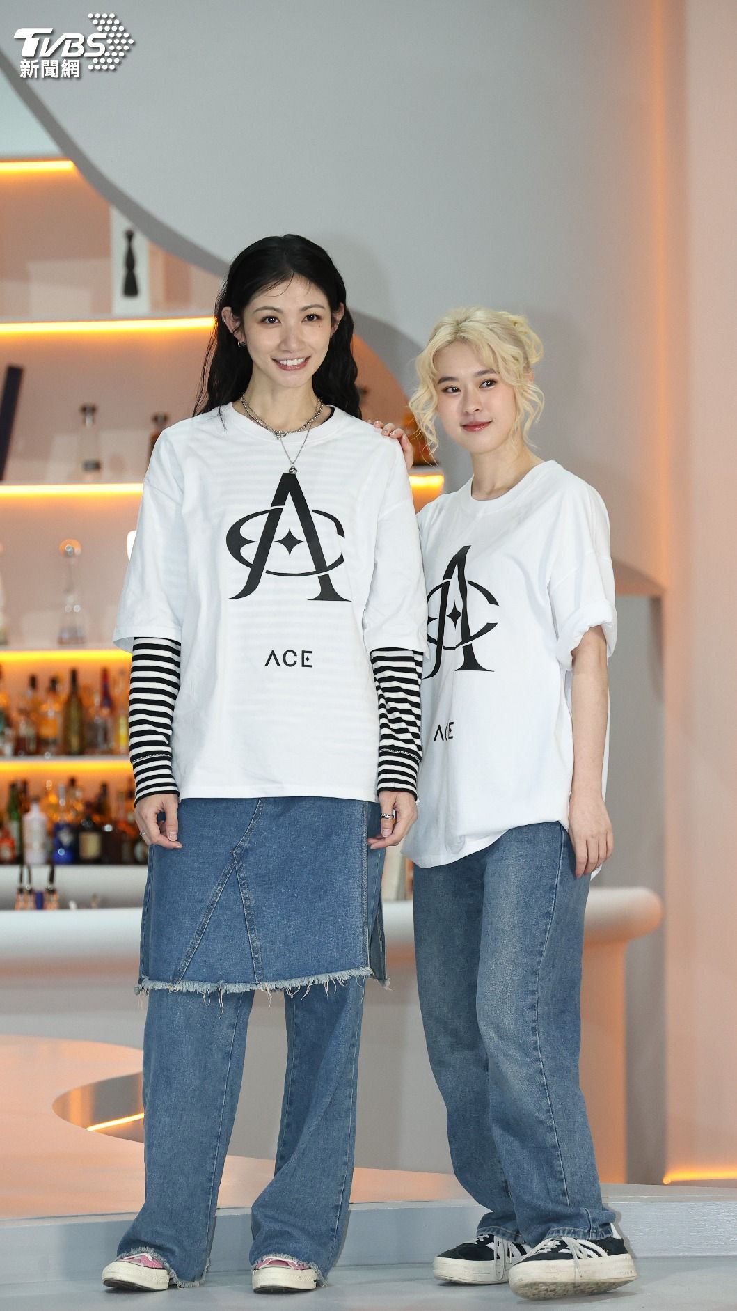 李千娜與邱偲琹演出《男公館》。（圖／張哲鳴攝）