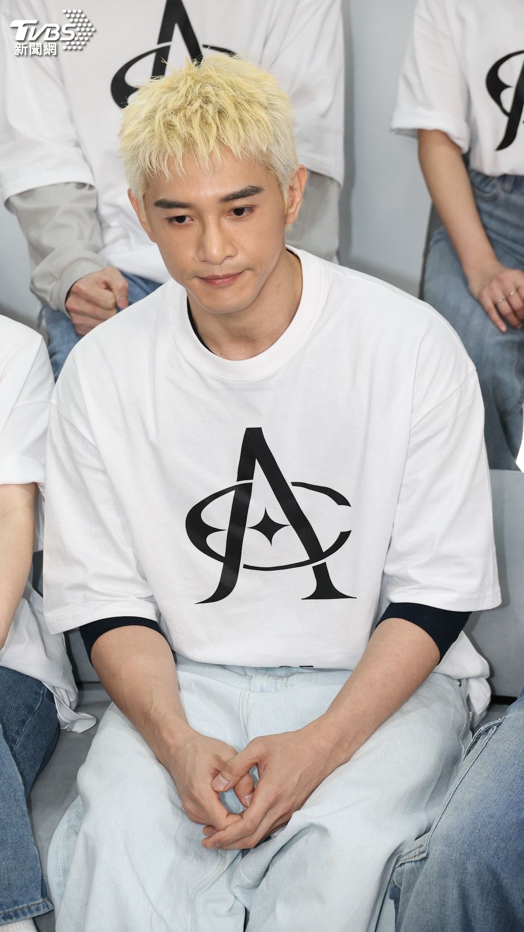 張立昂飾演男公關經理，為戲染了一頭金髮。（圖／張哲鳴攝）