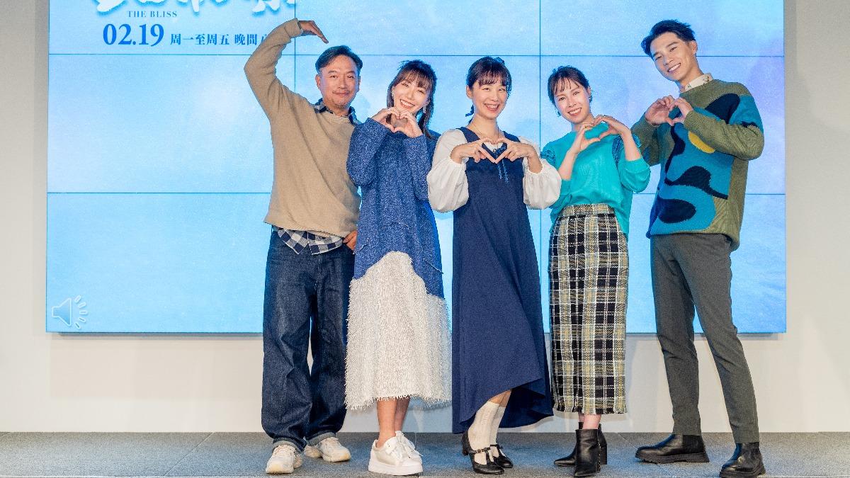 張翰、大牙、許乃涵、蔡亘晏、宋偉恩分享安寧治療的想法。（圖／大愛提供）