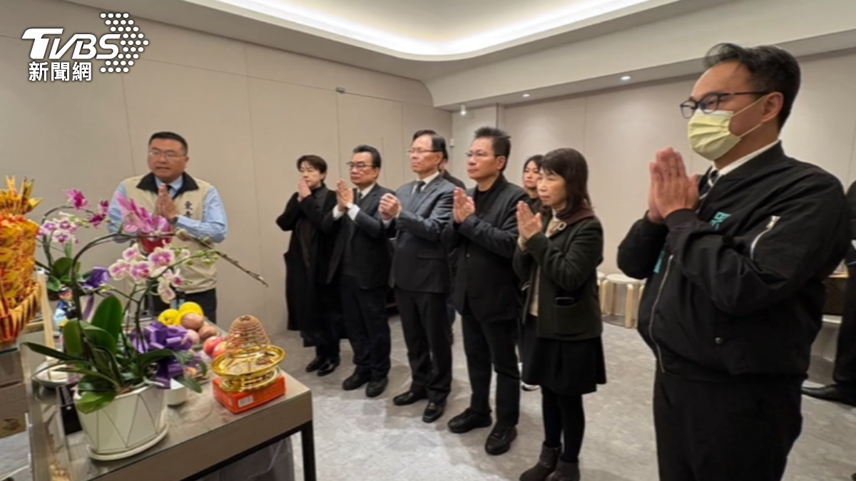 TPP members pay respects to Ko Wen-je’s late father (TVBS News) TPP members pay respects to Ko Wen-je’s late father