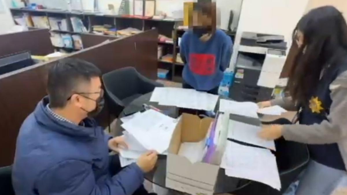 檢警清點證物。（圖／TVBS）