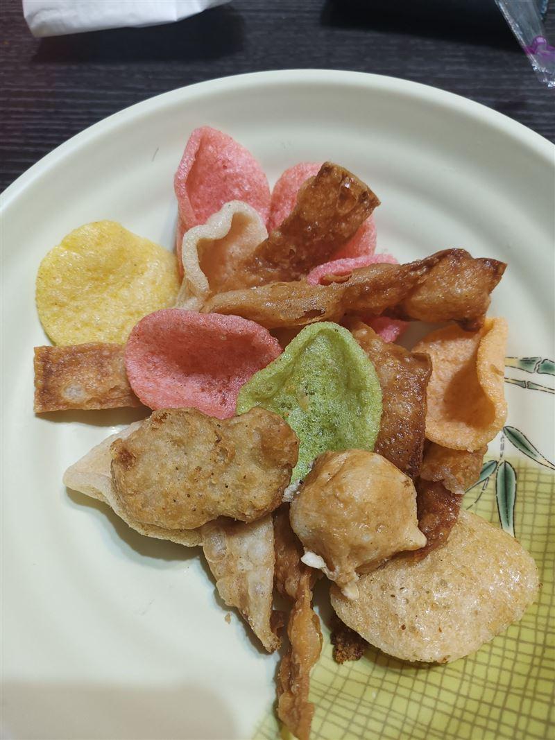 100元的「隨便炸物組合」。（圖／翻攝自一個他媽的社團臉書）