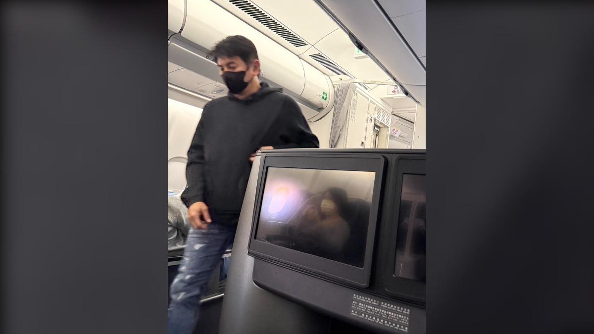 吳奇隆今年過完年返北京時被讀者目擊孤身一人。(圖/讀者提供)