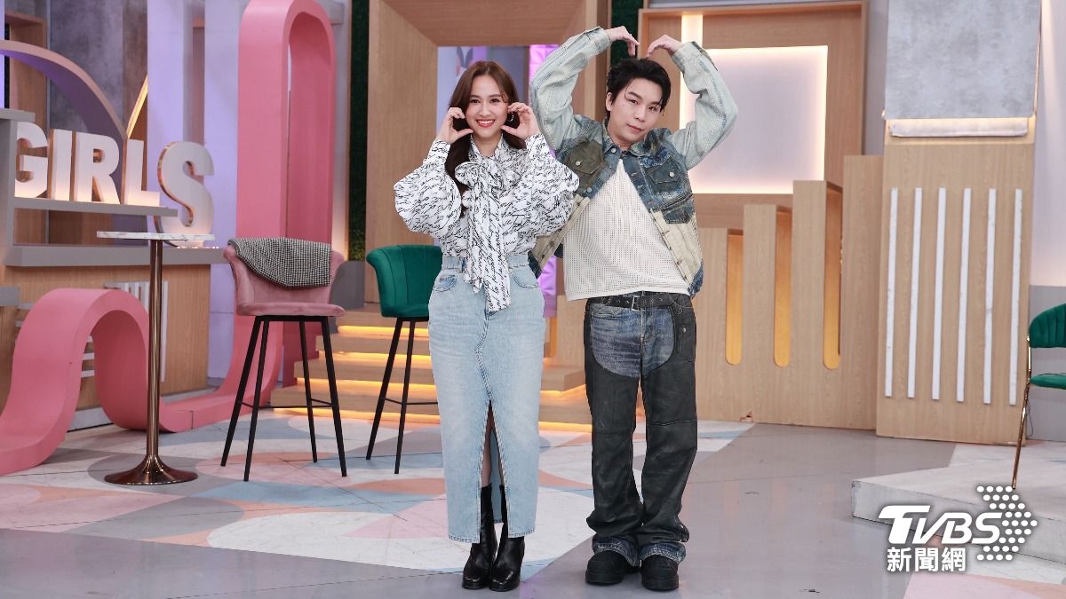 派翠克和吳姍儒主持時都有椅子。（圖／黃城碩攝）