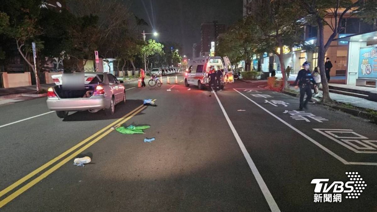 林女過馬路遭2車撞擊身亡。（圖／TVBS）