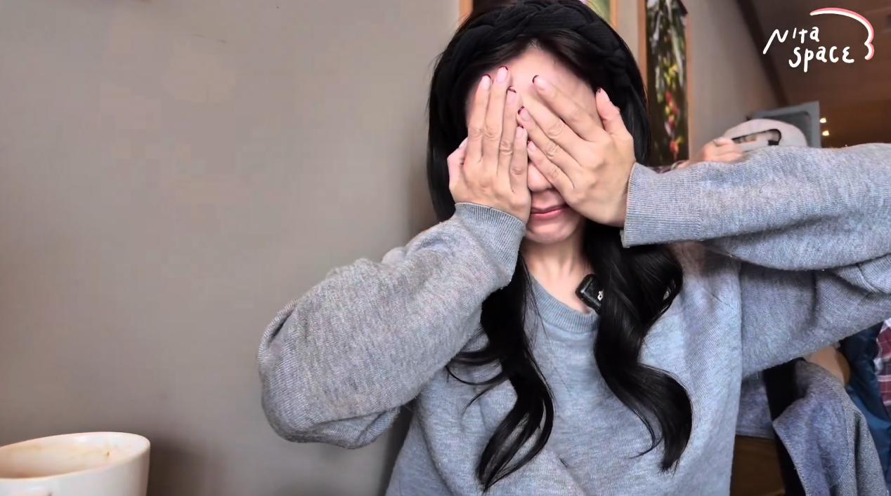 夏若妍分享心路歷程到一半，忍不住哽咽。（圖／翻攝自「夏若妍」YouTube頻道）