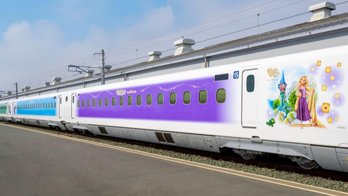 車身以《冰雪奇緣》、《長髮公主》及《彼得潘》等經典動畫為設計主軸。（圖／翻攝自X @東京ディズニーリゾートPR【公式】）