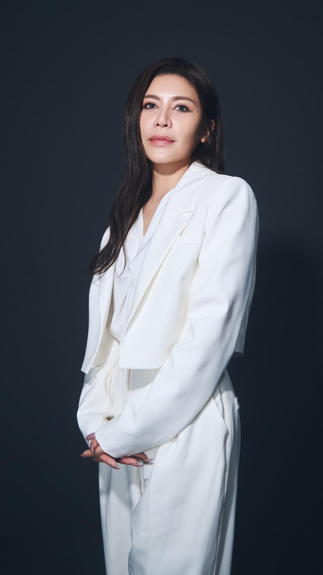 艾怡良詮釋不同階段面對愛的方式。（圖／環球音樂提供）