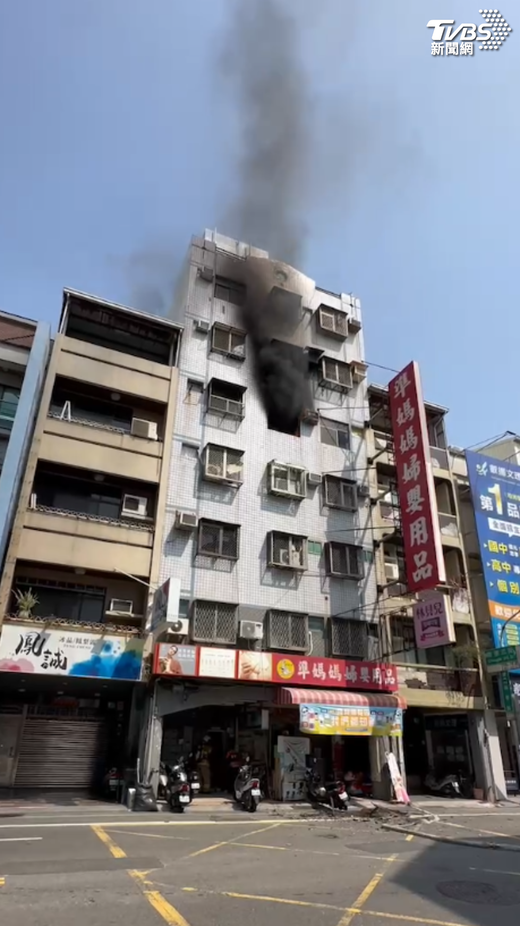 台南市東區崇善路一棟7層樓民宅今中午發生火警。（圖／TVBS）