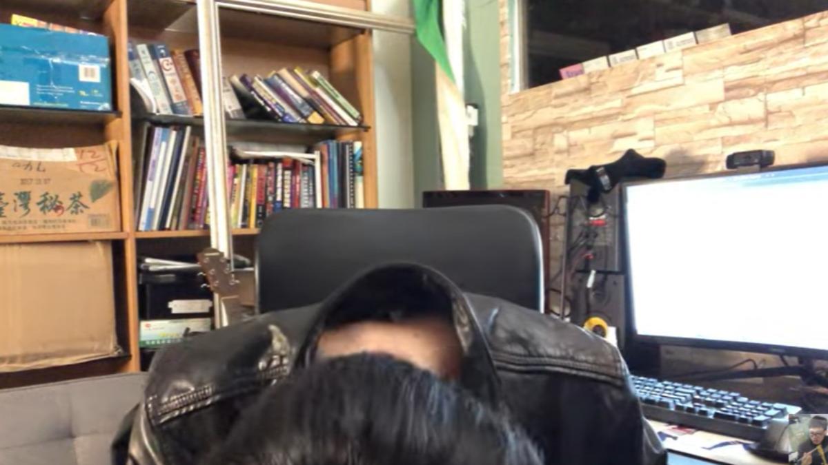 培根鞠躬道歉。（圖／翻攝自抱歉了 培根YT頻道）