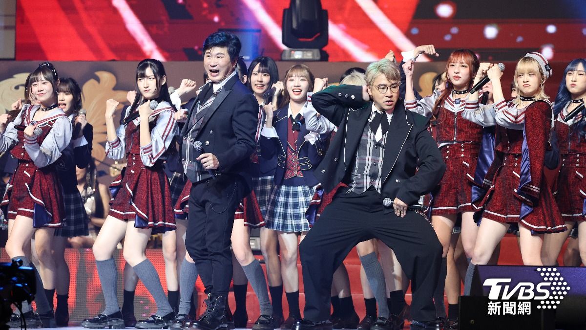 胡瓜跟歐弟帶領AKB48 Team TP。（圖／張哲鳴攝）